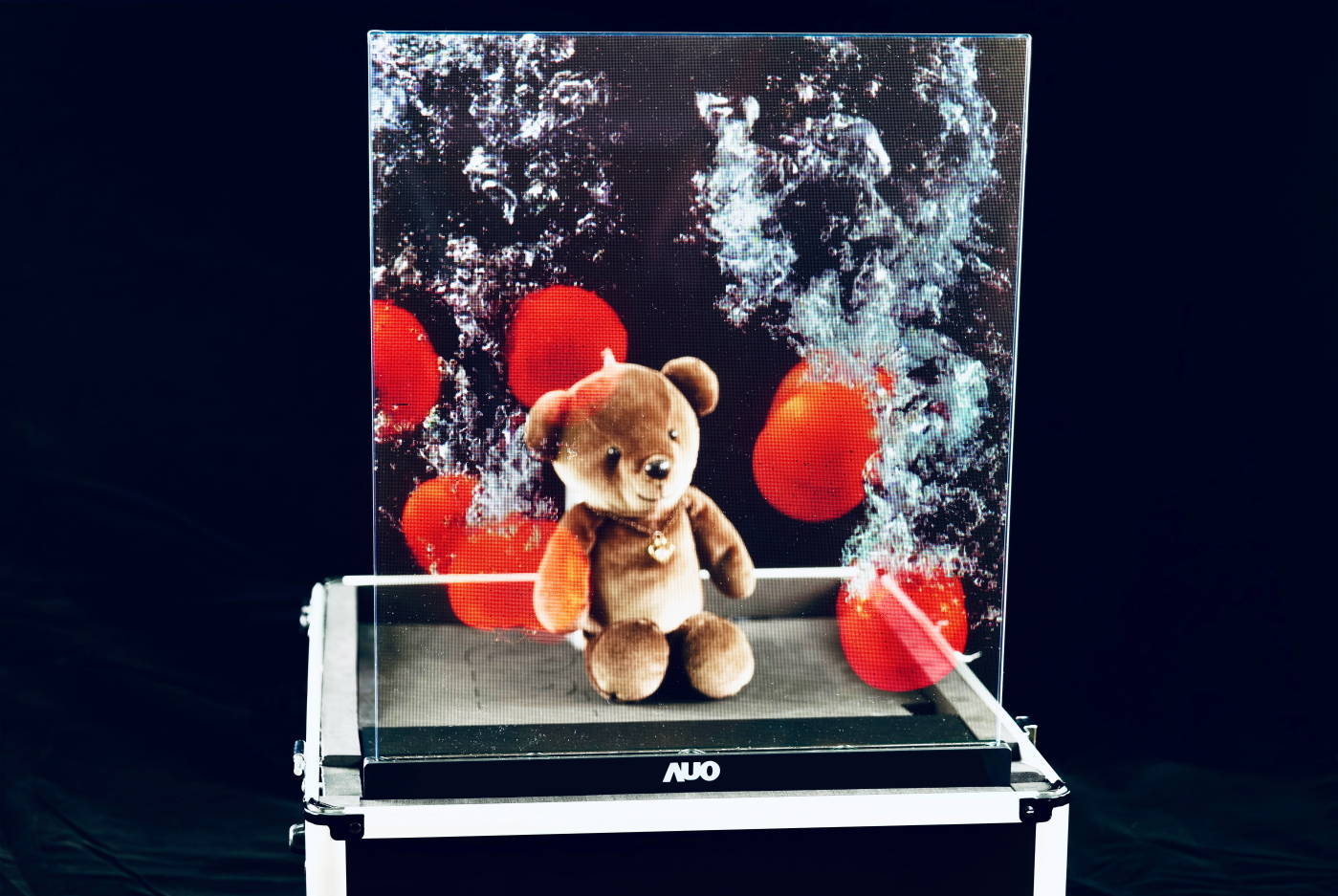 ���_�I���аlMicro LED͸���@ʾ�����߂�ߴ�͸�����@��������������ƴ��֮�������ɑ�����ǻ��Ƅ����ǻ��������̘Iչʾ�ȶ�Ԫ����